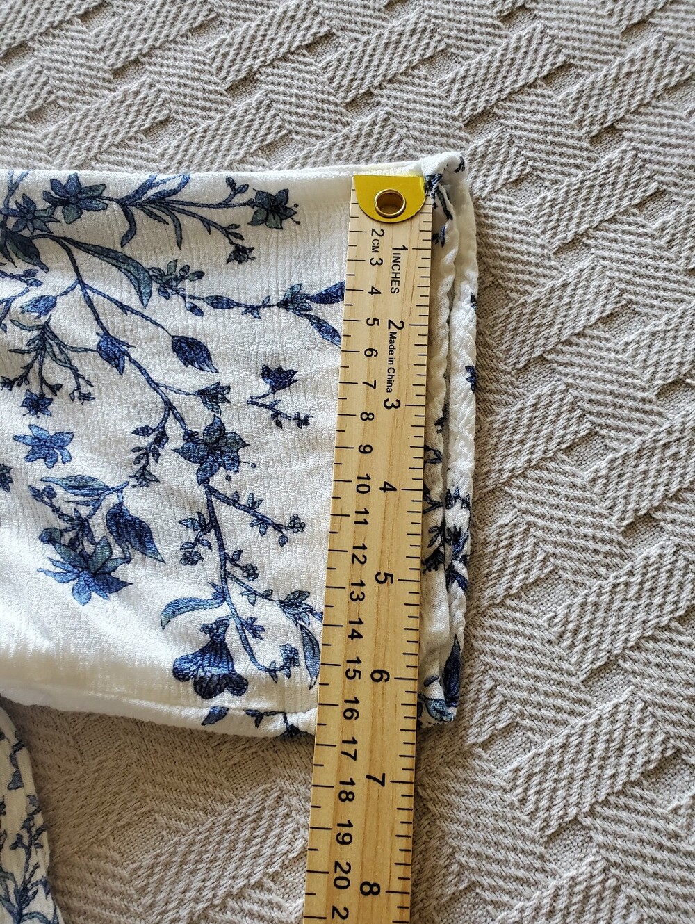 LUQ White Blue Floral V-Neck Button-Up Tie Front Gauze Blouse Shirt - Picture 9 of 12